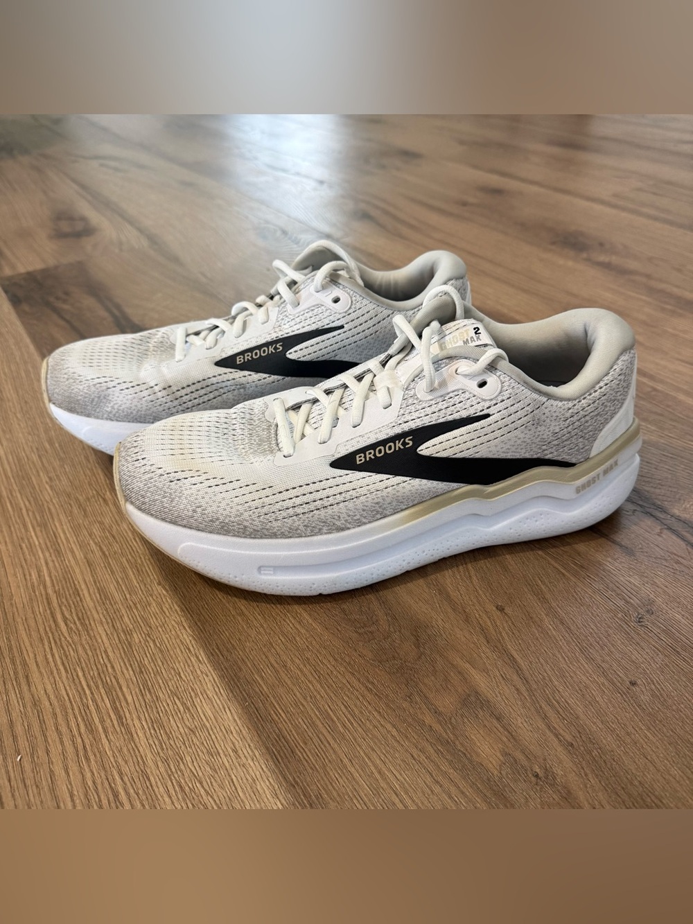 Brooks Ghost Max 2 Men’s Size 11 D White Black Running Walking Shoes 110431
